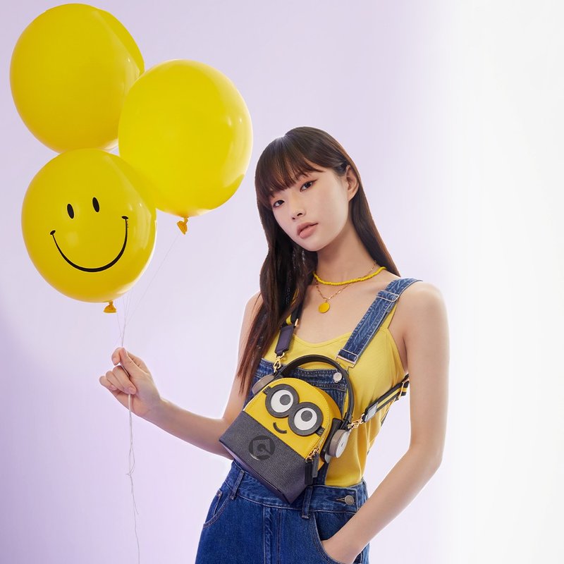 【滿額贈】Minions牛仔布鑲牛皮革背囊 斜背包 側背包  背包 免運 - 背包/後背包/書包 - 真皮 黃色