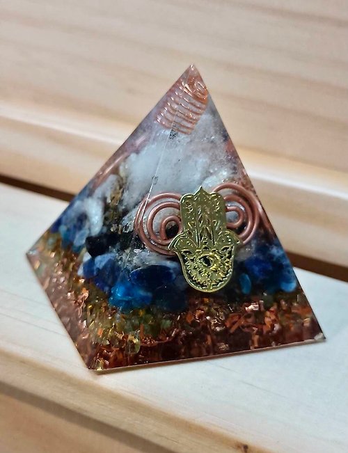 Copper pyramid healing, meditation copper pyramid, copper pyramid on the  head - Shop Glass&copper Other - Pinkoi
