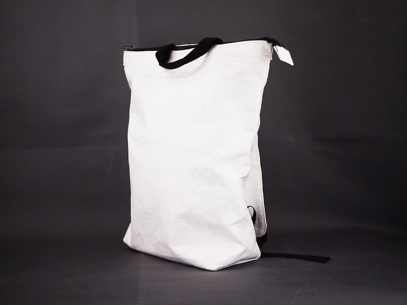 Paralife x 6dots Color Matching Style White Tyvek Dual Purpose Backpack - กระเป๋าเป้สะพายหลัง - วัสดุอื่นๆ ขาว