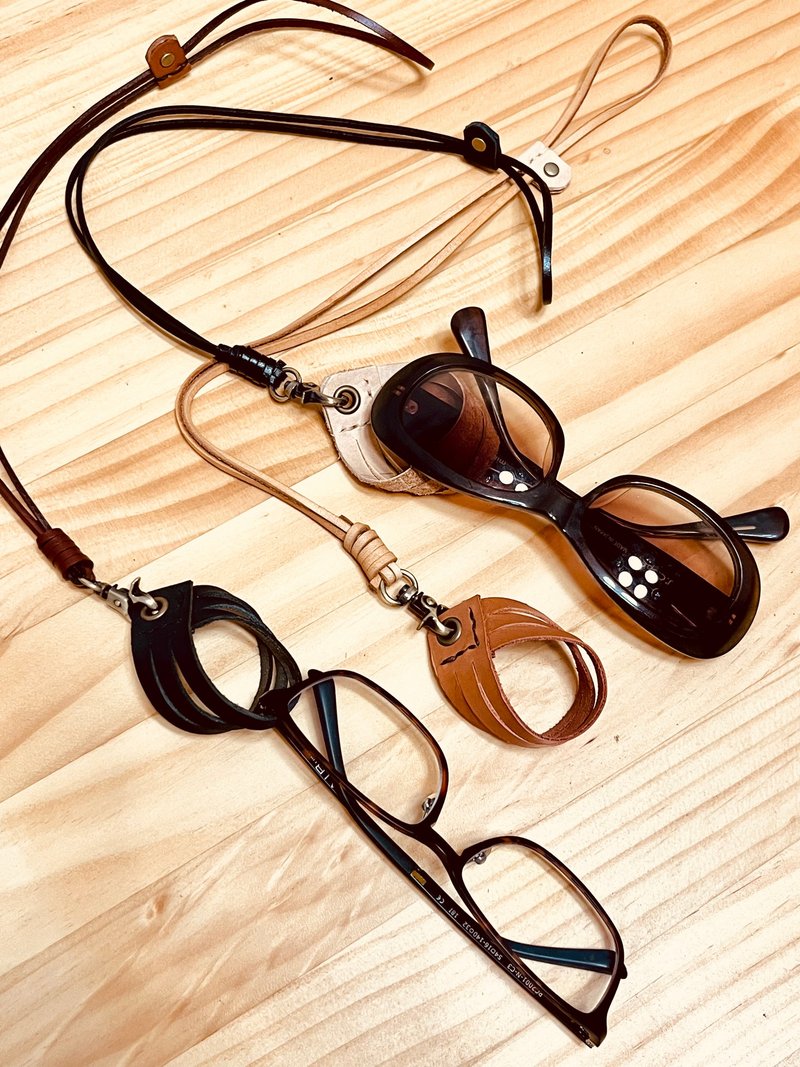 Interchangeable Soft Leather Glasses Neck Strap - Free Printable English - เชือก/สายคล้อง - หนังแท้ สีกากี