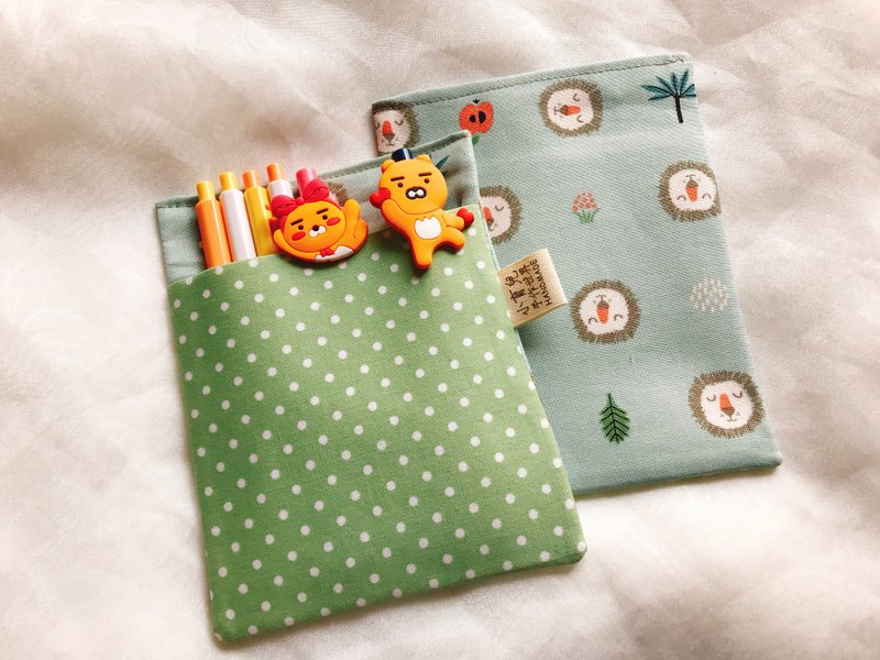 口袋型筆袋-醫生護士必備-淺綠毛毛獅與點點 - 鉛筆盒/筆袋 - 棉．麻 綠色