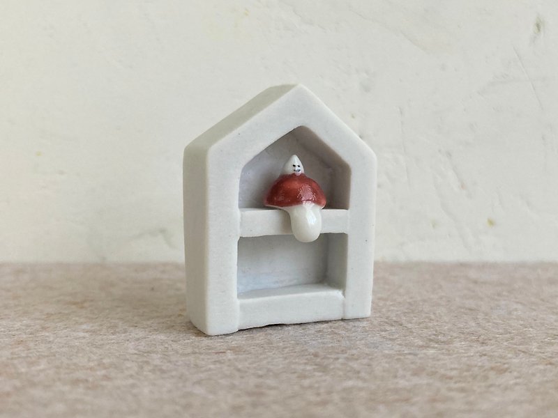 dwarf house ornament - ของวางตกแต่ง - เครื่องลายคราม ขาว