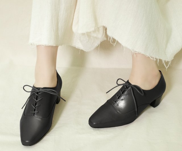 womens black pointed toe oxfords