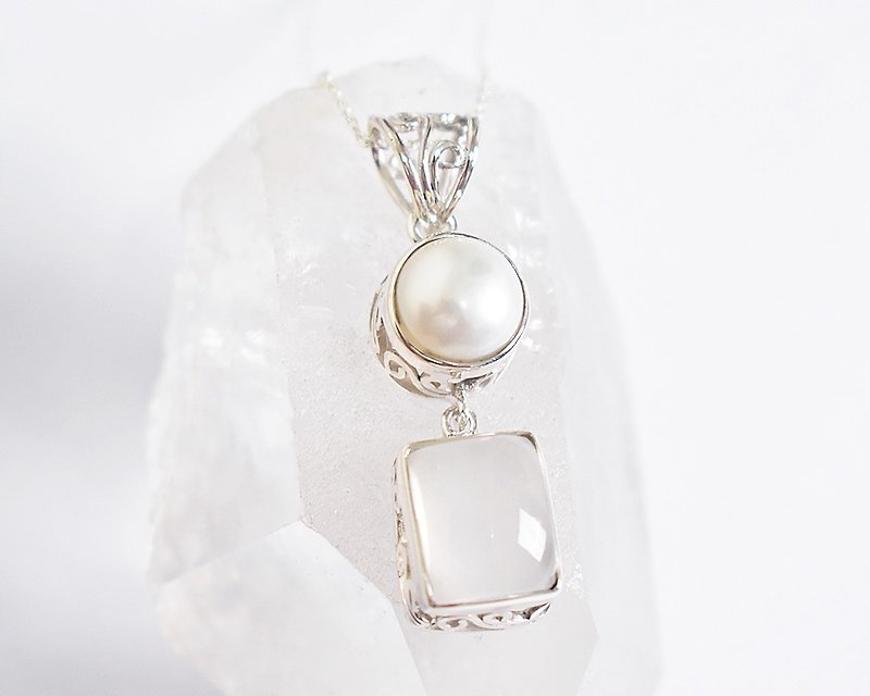 The ultimate power of the sea and moon - moonstone and freshwater pearl Silver necklace - Necklaces - Stone White