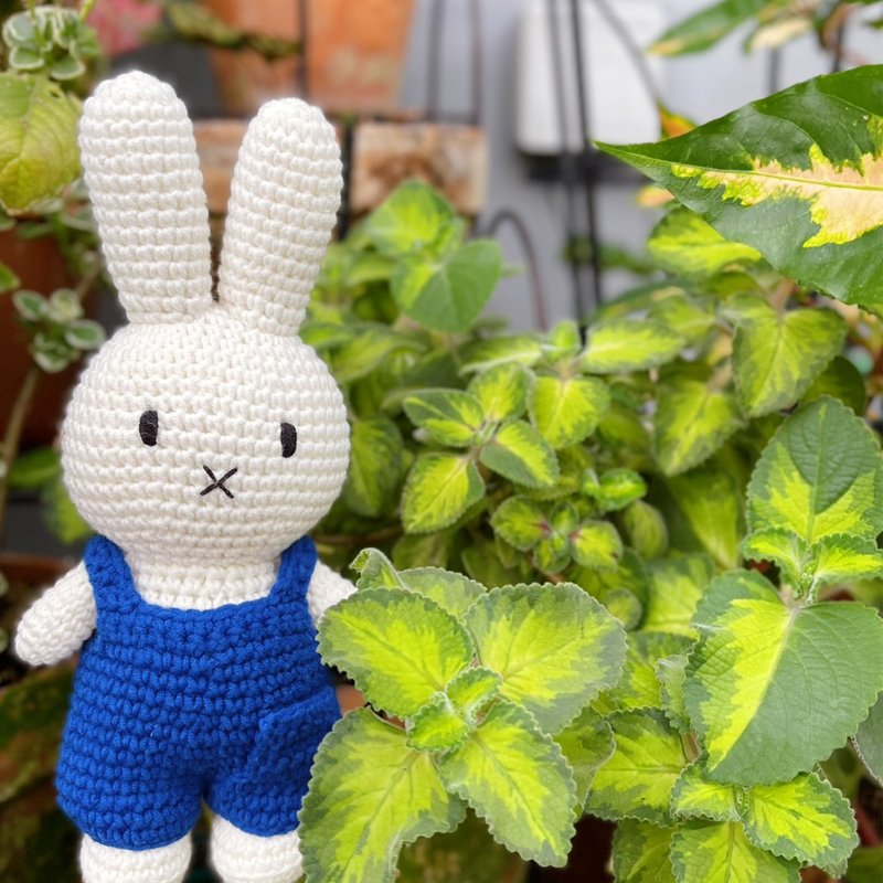 荷蘭 Just Dutch | Miffy 米飛兔 編織娃娃和她的藍色吊帶褲 - 公仔/玩偶 - 棉．麻 藍色