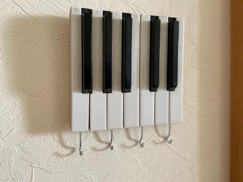 由回收鋼琴鍵製成的鑰匙架 - 牆貼/牆身裝飾 - 木頭 白色