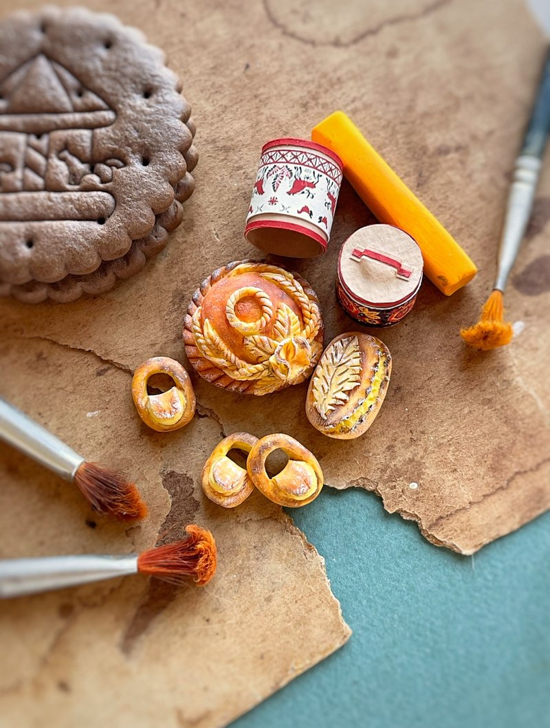 Miniature set with pastries and decor, scale 1:12 - 公仔/玩偶 - 其他金屬 多色