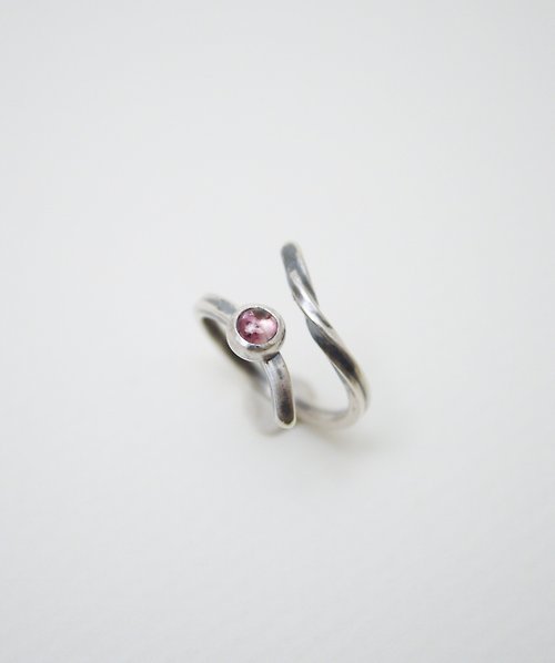 Ji Moi 扭轉系列-粉紅電氣石(碧璽)‧純銀硫化染黑開放式戒指