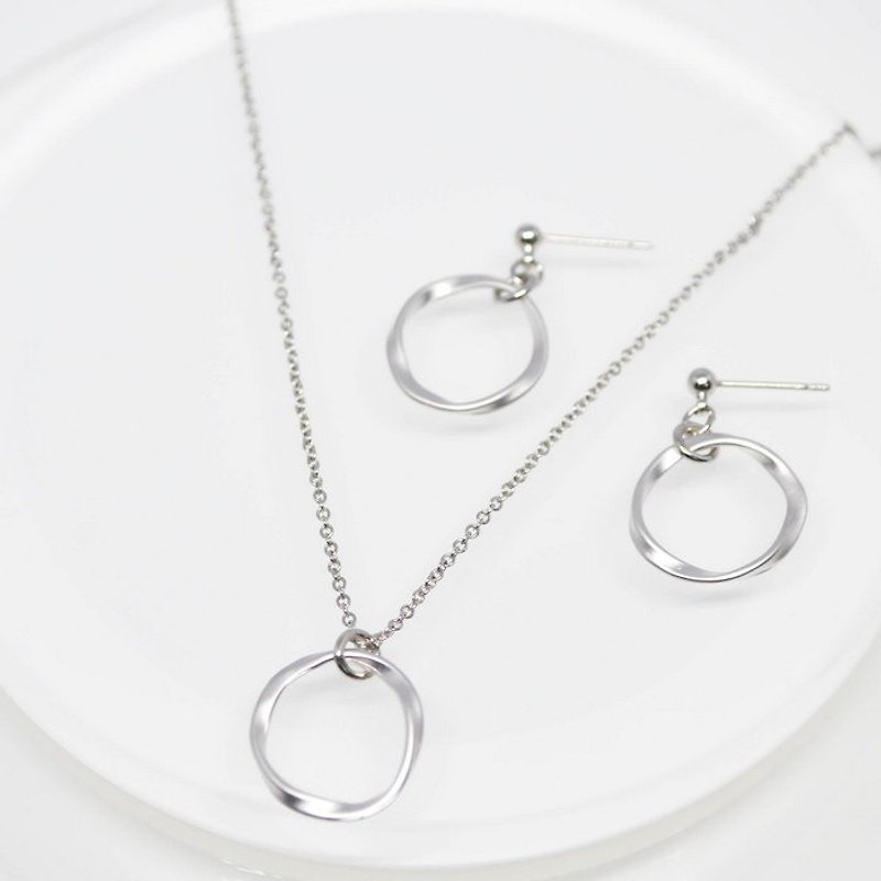 Pierces&Necklace set/Twist Round Ring Necklace&Pierce set/飾品 銀 簡單 項鍊 耳环 - 耳環/耳夾 - 其他金屬 