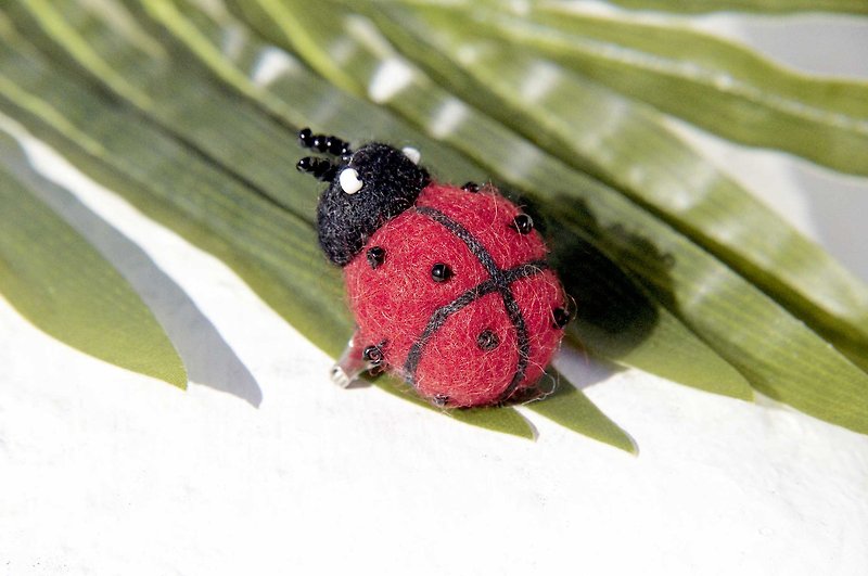 バレンタインデーギフト手刺繍ウールフェルトブローチ/ブローチ/アクセサリー-赤いかわいい動物てんとう虫昆虫 - ブローチ - ウール レッド