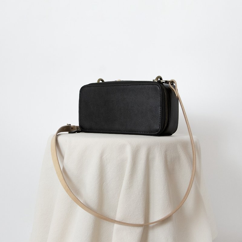 Luxury Cowhide Shoulder Bag Crossbody Pochette Storage Bag Black - กระเป๋าแมสเซนเจอร์ - หนังแท้ สีดำ