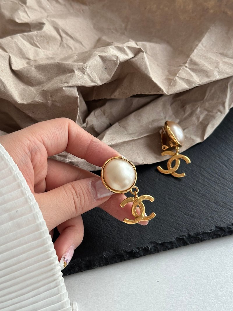 中古品 Chanel 香奈兒 大珍珠CC耳夾 - 耳環/耳夾/耳骨夾 - 其他金屬 金色