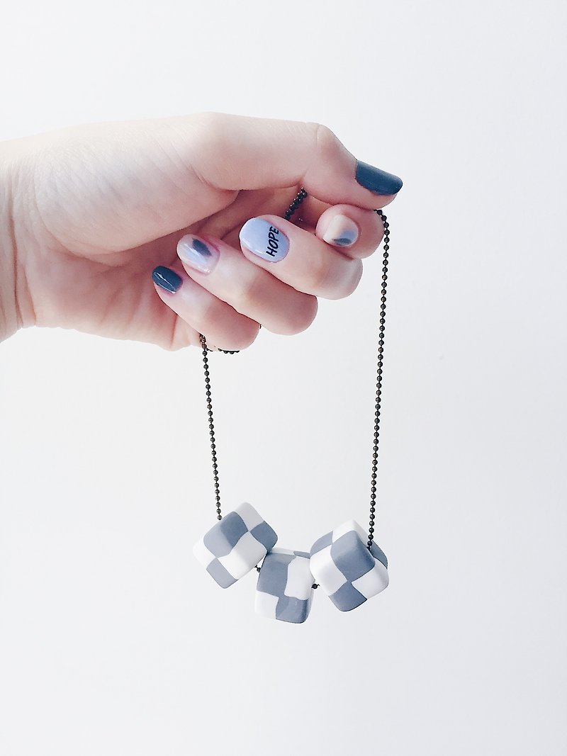 Minimalist Grey White Cubic Necklace - สร้อยคอ - ดินเหนียว สีใส