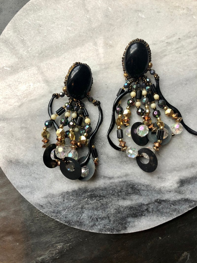 Vintage Black Glass Beads & Leather Tassel Statement Earrings - 耳環/耳夾/耳骨夾 - 其他材質 黑色