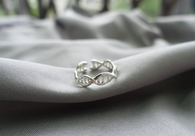 DNA silver ring - แหวนทั่วไป - เงินแท้ สีเงิน