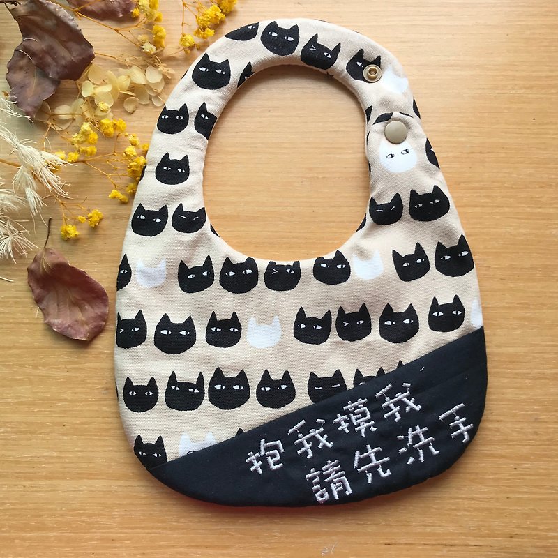 Embroidered Bib/Hold Me and Touch Me Please Wash Your Hands/Cat Pattern/Japanese Cloth - Bibs - Cotton & Hemp Multicolor