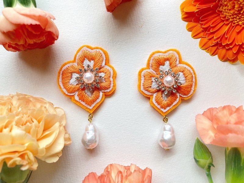 bon bon Orange Sherbet( pearl )【刺繍アクセサリー/浴衣/パール/海/オレンジ/夏】 - 耳環/耳夾/耳骨夾 - 繡線 橘色