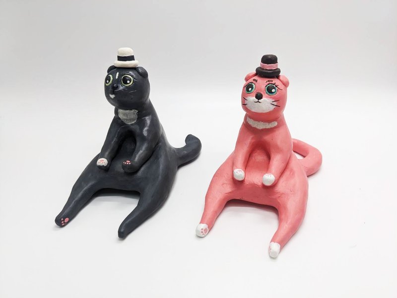 The scarred cat figure business card holder can be customized with the color of the cat body. - ตุ๊กตา - ปูน 