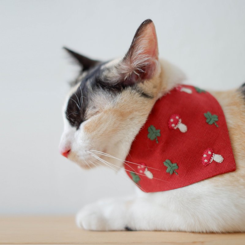 Little forest - Breakaway cat collar : Ruby red with mushrooms - 貓狗頸圈/牽繩 - 棉．麻 紅色