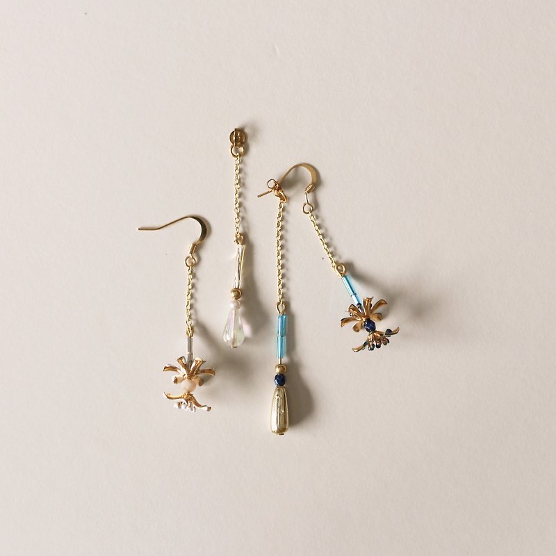 Flower Brass Plating Earrings - ต่างหู - วัสดุอื่นๆ ขาว