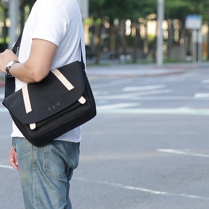 202009-202012 There are only 50 sets of interstellar black simple side back messenger bags to share 50 - กระเป๋าแมสเซนเจอร์ - เส้นใยสังเคราะห์ สีดำ