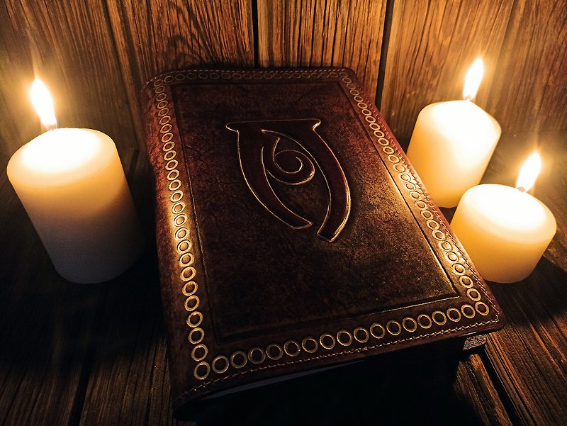 หนังแท้ สมุดบันทึก/สมุดปฏิทิน สีม่วง - Conjuration Spell Tome, Skyrim leather notebook journal sketchbook A5