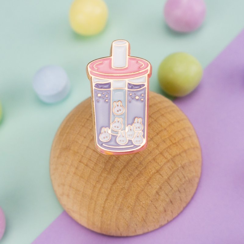 Bubble Tea Bunnies Enamel Pin - 胸針 - 其他金屬 粉紅色