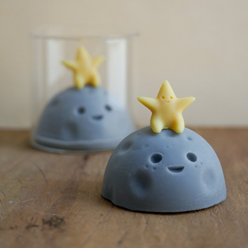 Star and Planet Scented Candle - 130G - เทียน/เชิงเทียน - ขี้ผึ้ง 