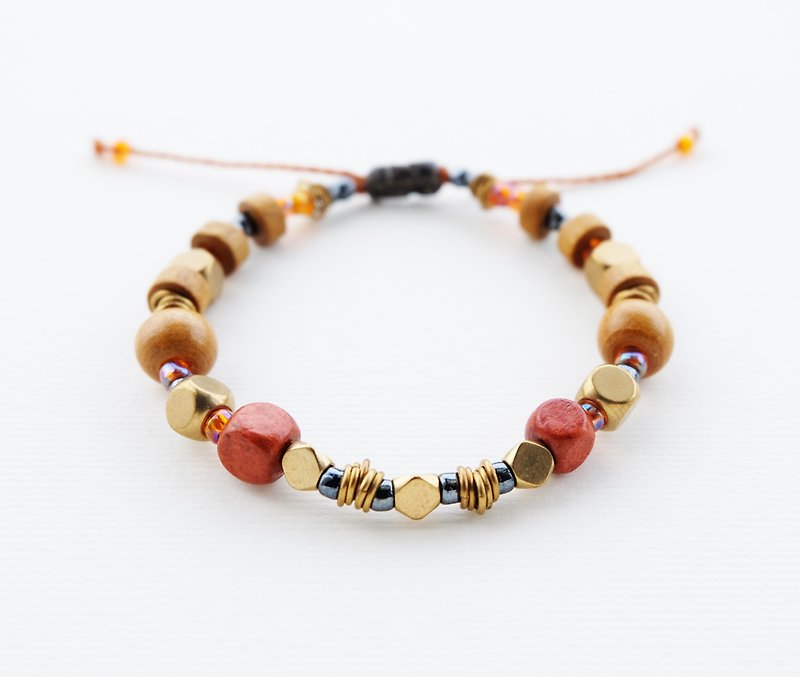 Brown wooden and brass bead string bracelet - 手鍊/手環 - 其他材質 咖啡色