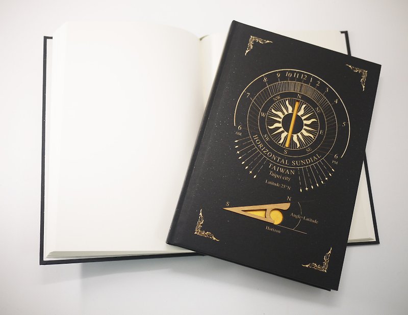 カスタマイズされた製品のレーザー彫刻された日時計ハードカバーノートブックは、テキストと名前を彫刻できます - ノート・手帳 - 紙 ブラック