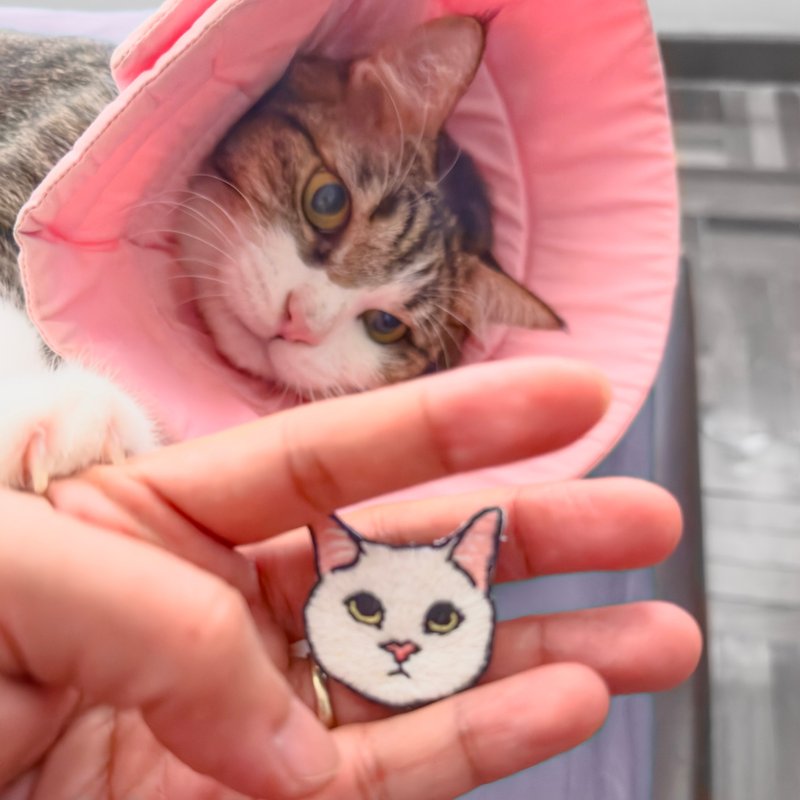 彩虹衬衫 Neko Pin (Shiro) — 手工刺绣胸针 - 胸針 - 亞麻 白色