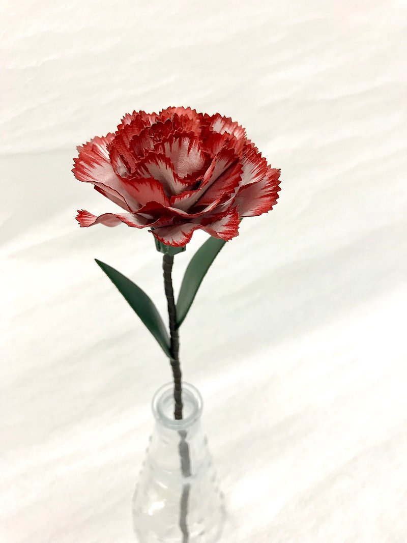 Frozen Pink Leather Carnation with Red Edge - ของวางตกแต่ง - หนังแท้ สึชมพู
