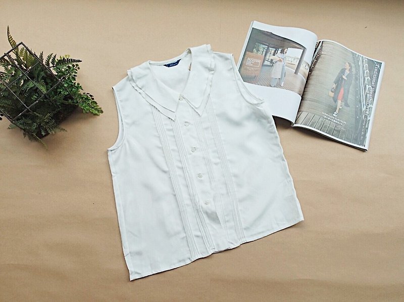 Vintage Shirt / Sleeveless White Shirt no.6 - เสื้อเชิ้ตผู้หญิง - วัสดุอื่นๆ ขาว