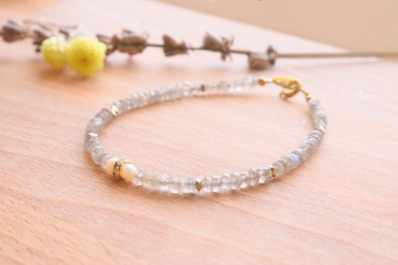 Labradorite pearl crystal brass bracelet 0984(intuition） - สร้อยข้อมือ - เครื่องเพชรพลอย สีเทา
