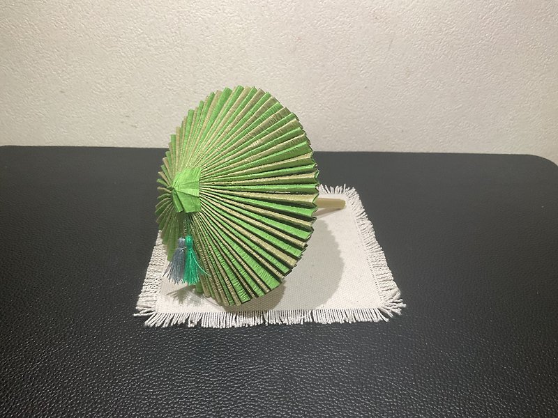 Japanese Handmade Umbrella (green) - ของวางตกแต่ง - กระดาษ 