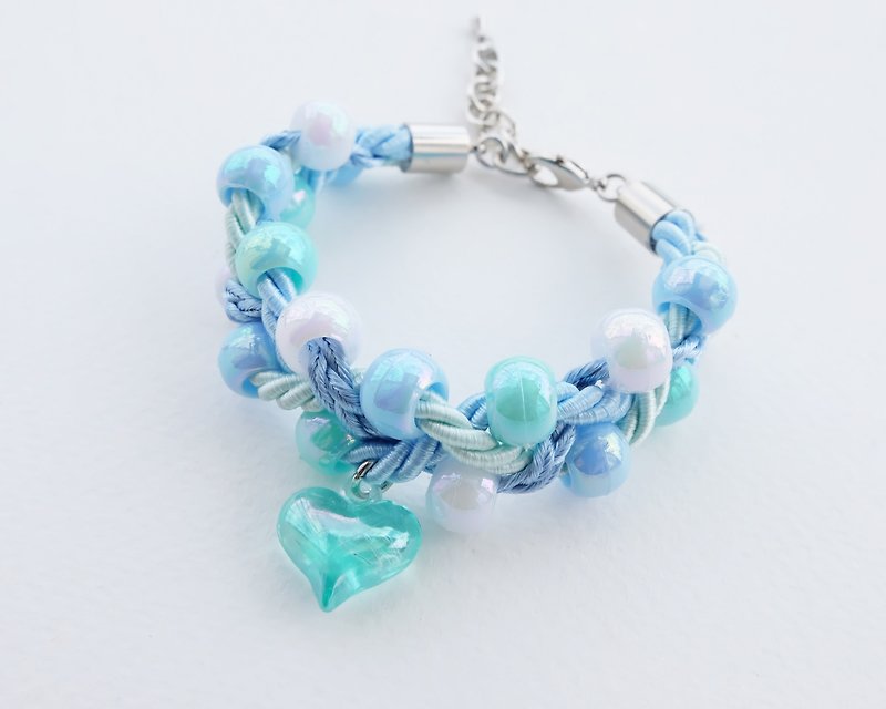 Blue-mint braided bead bracelet and heart charm - สร้อยข้อมือ - วัสดุอื่นๆ สีน้ำเงิน