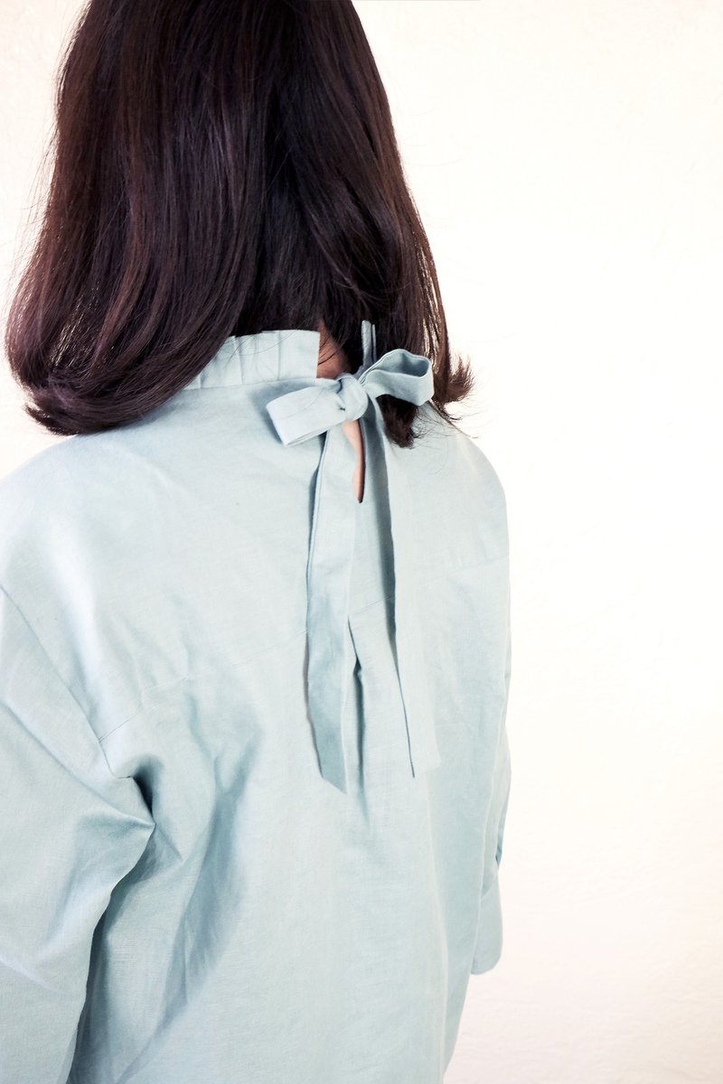 [In stock] fold-collar long-sleeved strappy blouse/light green Linen - เสื้อผู้หญิง - ผ้าฝ้าย/ผ้าลินิน สีเขียว