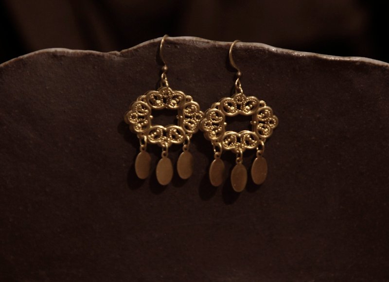Grass pattern cloud patch tassel earrings - ต่างหู - ทองแดงทองเหลือง สีทอง