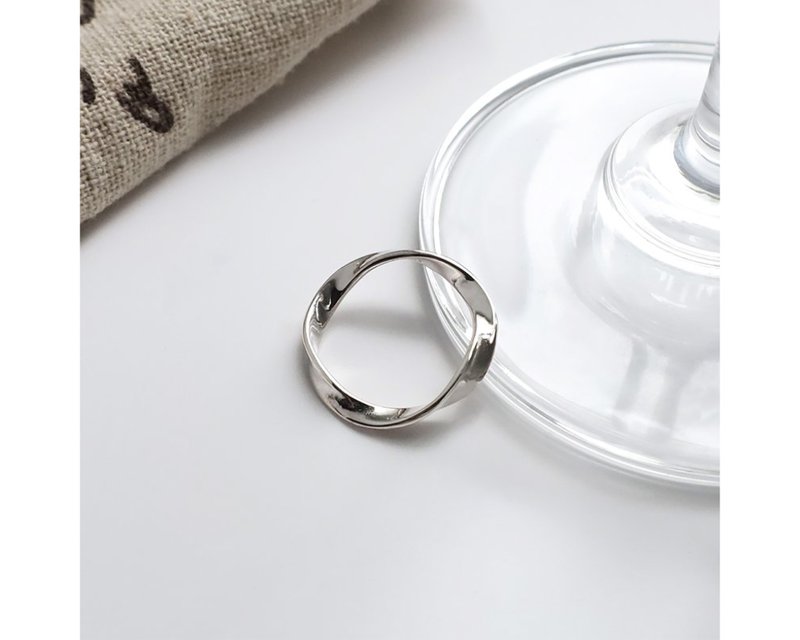 I Moubis I 925 sterling silver ring - แหวนทั่วไป - เงินแท้ สีเงิน