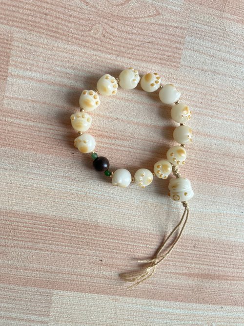 Angel's tears 天使之淚 Jewelry Design 天然原生白玉普提根貓貓 沉香碧玉設計文玩單圈手串手持