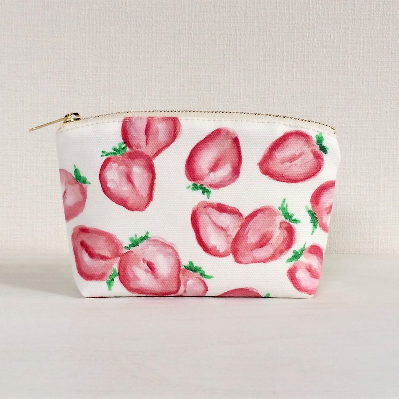 Fruit garden pouch with round gore Strawberry - กระเป๋าเครื่องสำอาง - ผ้าฝ้าย/ผ้าลินิน สึชมพู