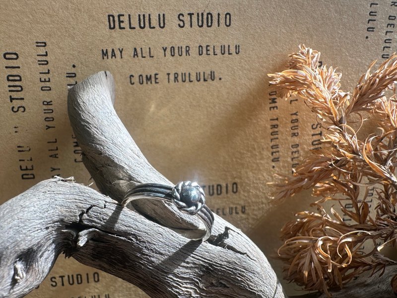 手作銀飾— 綴光 麻花銀球戒指 925純銀戒指 麻花 銀球 硫化處理 - 戒指 - 純銀 銀色