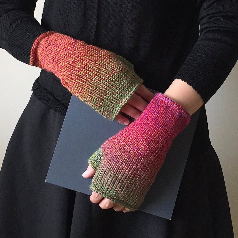 Xiao fabric - hand-knit wool gradient mitts - sunset (spot) - ถุงมือ - ขนแกะ สีแดง