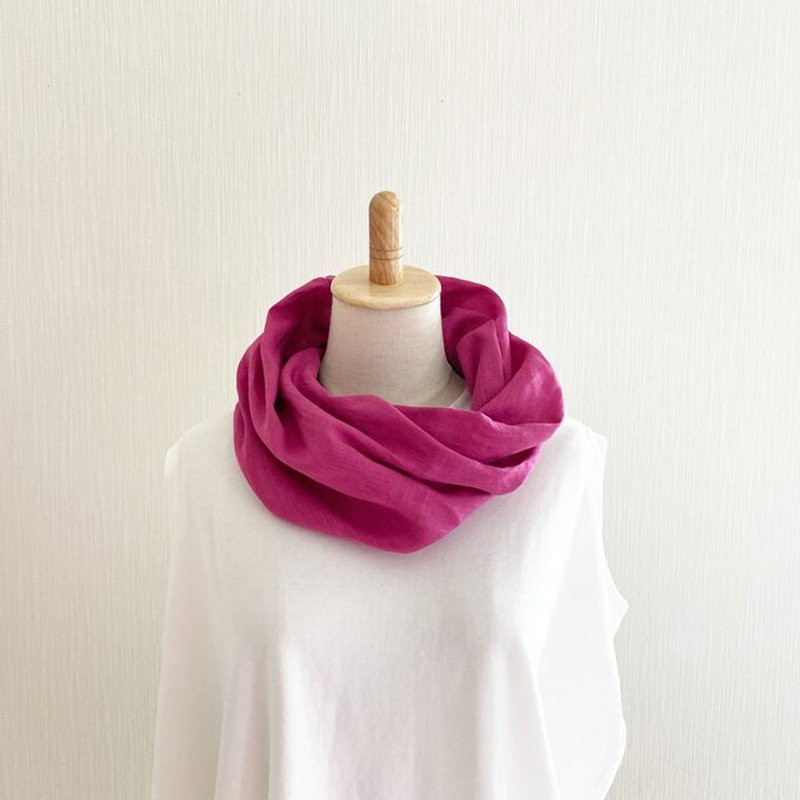 Bright and cute luxury Linen snood vivid color fuchsia pink that can be used comfortably even in summer - Knit Scarves & Wraps - Cotton & Hemp Pink