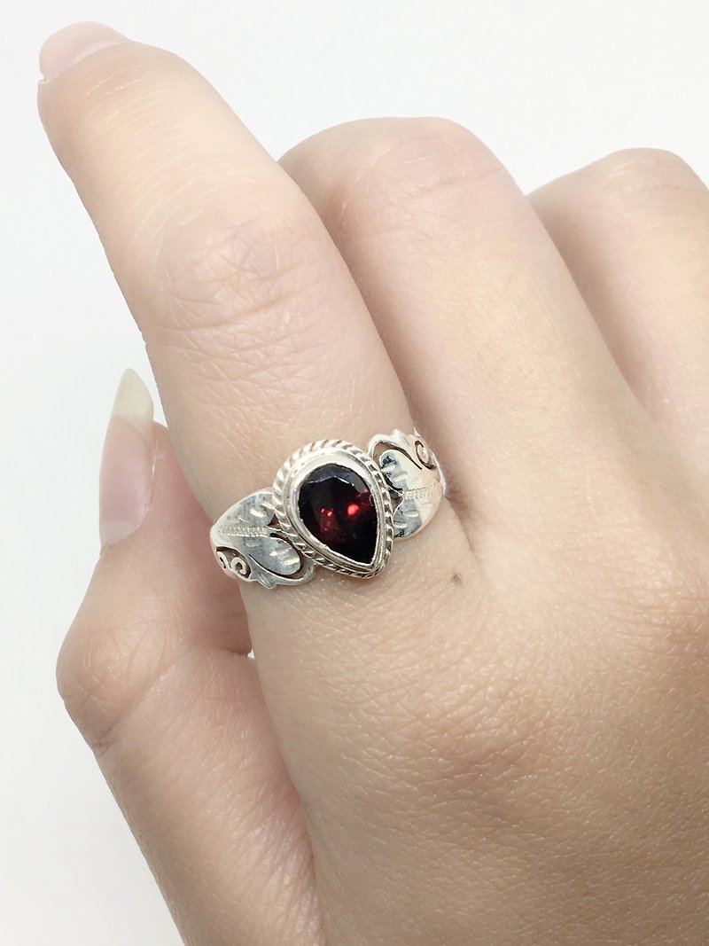 Garnet Ring 925 sterling silver engraved mosaic made by hand in Nepal - General Rings - Gemstone Red