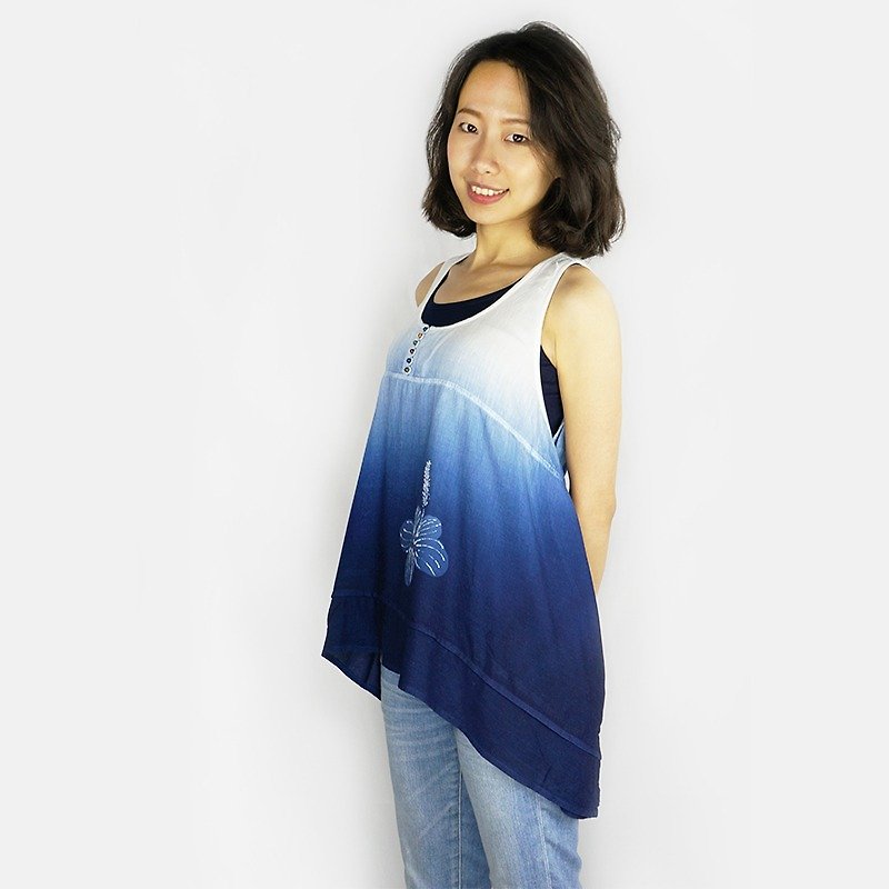 Takuya Aizen - blue batik short vest / each pattern are unique - Women's Vests - Other Materials Blue