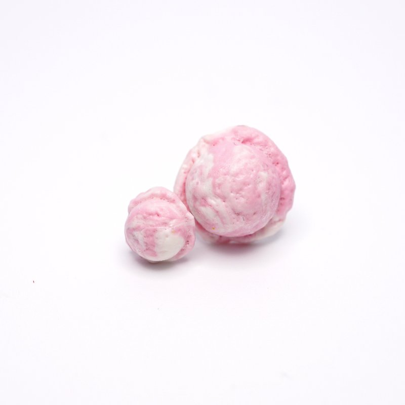 Playful Design 草莓配香草雪糕耳環 - 耳環/耳夾 - 黏土 粉紅色