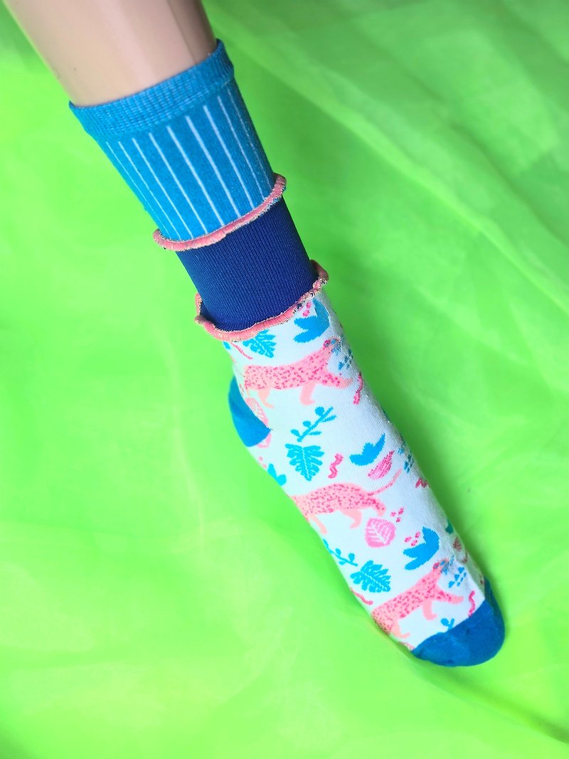 Blue leopard colorful mellow socks, flashy socks, unique, size 22.5-25, women's socks - ถุงเท้า - วัสดุอื่นๆ สีน้ำเงิน