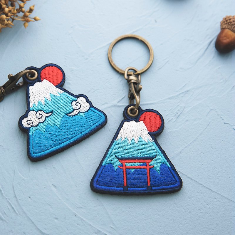 富士山 雪見日出系列 刺繡吊飾 可客製化 鑰匙圈 - 鑰匙圈/鎖匙扣 - 繡線 藍色