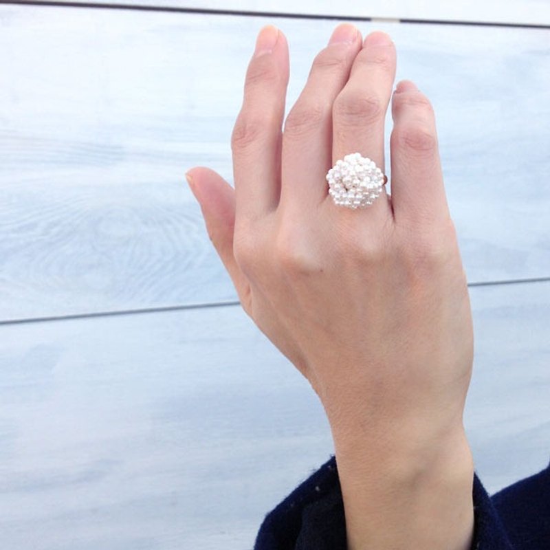 ビンテージアクリルパールのスクリューリング・指輪[ii-460] - 戒指 - 其他材質 白色